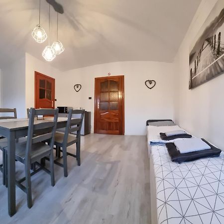 Noclegi Bud-Len Świebodzice Esterno foto